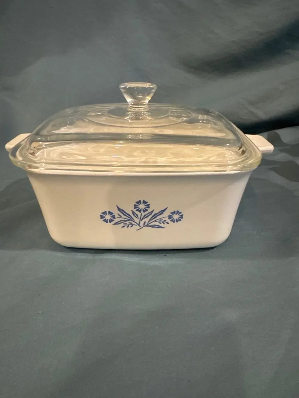 Vtg CorningWare P-4-B  Blue Cornflower Pattern, Cir 70's w/ Lid